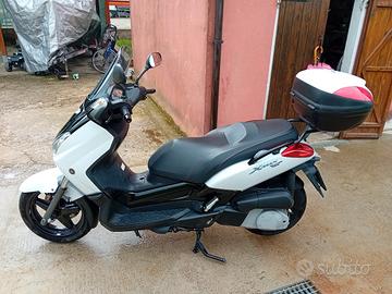Yamaha X-Max 250