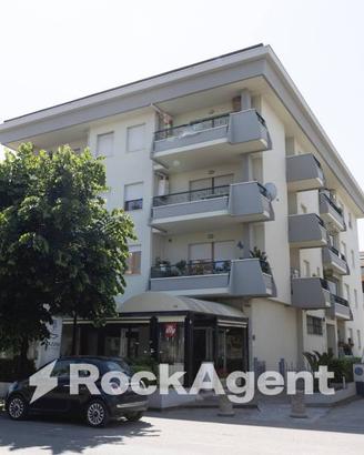 TRILOCALE A REDDITO A SOLI 350 METRI DAL MARE