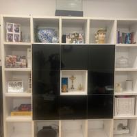 Parete attrezzata imponente e di buona fattura