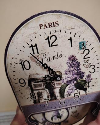 Orologio da parete a pendolo in legno con pila mai