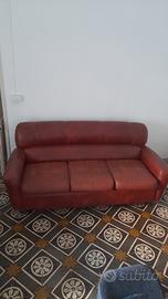 Salotto con divano letto e due poltrone 