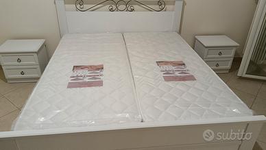 camera da letto con reti e materassi