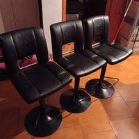 Sgabelli neri in ecopelle