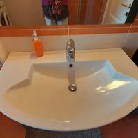 Mobiletto bagno con lavabo incorporato