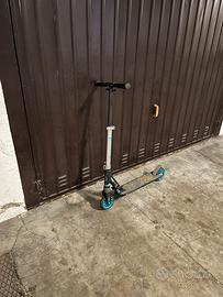 Due monopattini per bambini