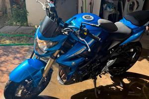 Motocicletta Suzuki GSR750