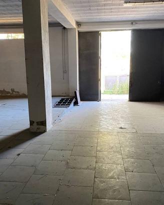 Immobile di 600 m² con 1 locale a Volla