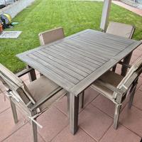 Tavolo e sedie per esterno da giardino