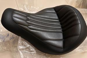 Sella Mustang 2in1 per Harley softail 18-24