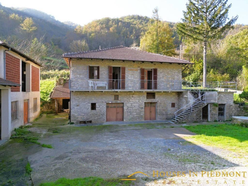 Rustico / Casale di 400 m² con più di 5 locali e b - Vista 3