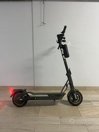 Monopattino Ninebot G2 Max sbloccato 50km/h