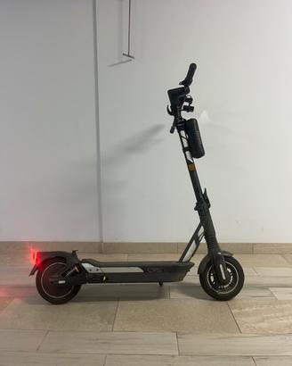 Monopattino Ninebot G2 Max sbloccato 50km/h