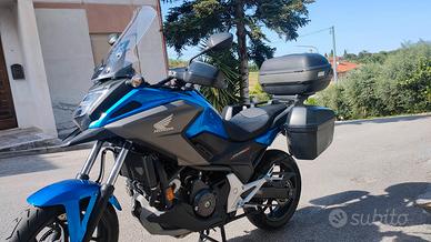moto Honda NC75O X DCT seminuova
