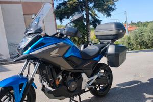 moto Honda NC75O X DCT seminuova