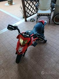 moto ducati a batteria peg perego 