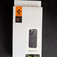 Cover semitrasparente Spigen per iPhone 13 Pro