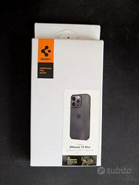 Cover semitrasparente Spigen per iPhone 13 Pro