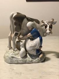 Statuina Bing & Grondahl  "la mungitrice"