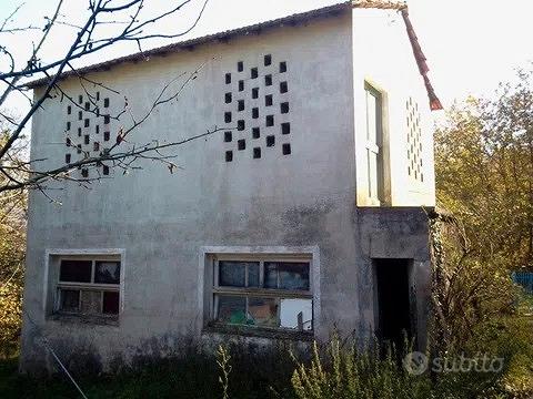 Casa su 3 livelli e magazzino c2 - Vista 3