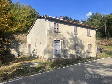 Casa indipendente di 130 m² con 4 locali a Bardi