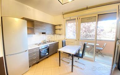 MONOLOCALE CON BALCONE ARREDATO