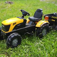 Trattore con rimorchio JCB