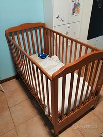 Lettino con sbarre e cassettone + materasso