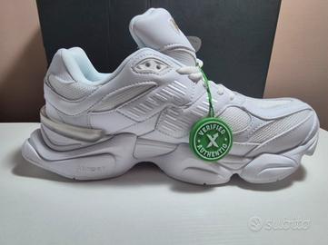 scarpe new balance 9060 Triple White N.44 Nuove
