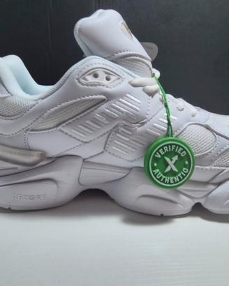 scarpe new balance 9060 Triple White N.44 Nuove