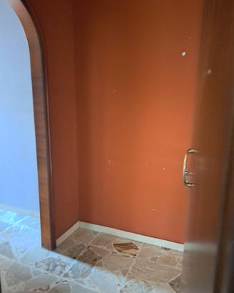 Casa in zona centro ben servita , solo referenziat