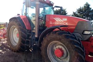 Trattore agricolo