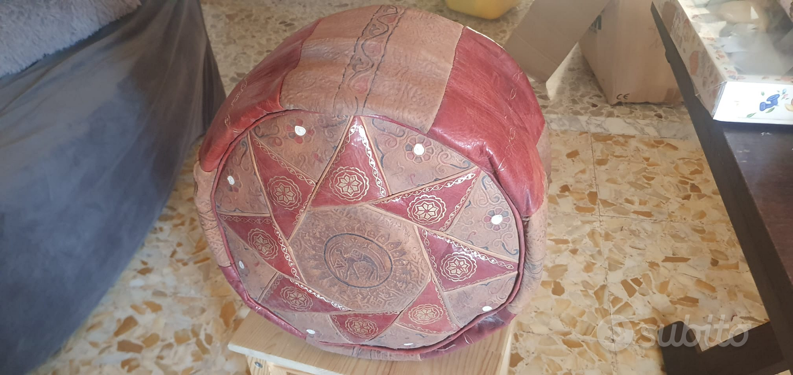 Subito - Mercatino Alpignano - POUF QUADRATO PELLE ROSSO - Arredamento e  Casalinghi In vendita a Torino