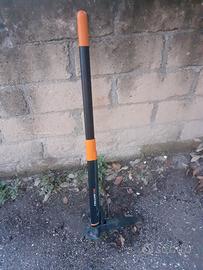 Attrezzo per estirpare erbacce 