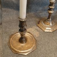 antichi candelieri di chiesa in bronzo 