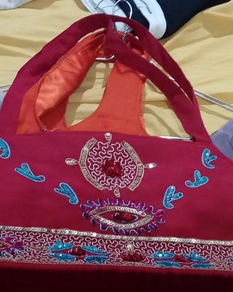 Borse in seta e paillettes