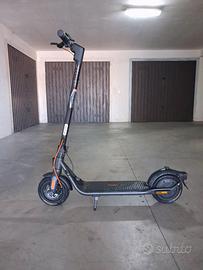 monopattino elettrico  segway ninebot serie F