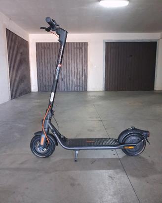 monopattino elettrico  segway ninebot serie F