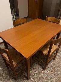 Tavolo allungabile e sedie