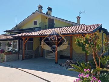 PORTICO - TETTOIE - POSTI AUTO - IN LEGNO LAM. AUS