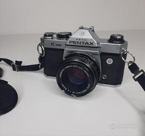 fotocamera pentax k1000 con obiettivi e filtri