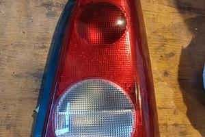 Faro posteriore dx  Opel Agila anni 2006 ss