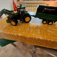 Bruder John Deere 7R 350 con Caricatrice Frontale 