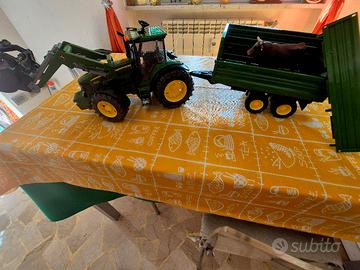 Bruder John Deere 7R 350 con Caricatrice Frontale 