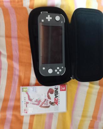 Nintendo Switch Lite, Poco Usata + 2 Giochi e case