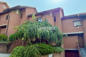 VILLA A SCHIERA CON GIARDINO