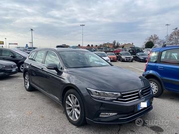 VOLKSWAGEN Passat Variant 2.0 TDI SCR EVO DSG Bu