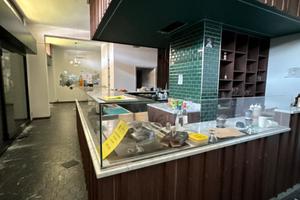 Locale molto bello bar bistrot