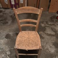 Sedia rustica in legno con seduta in paglia