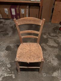 Sedia rustica in legno con seduta in paglia