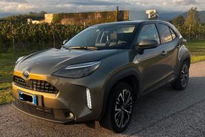 Toyota Yaris Cross Lounge tetto panoramico